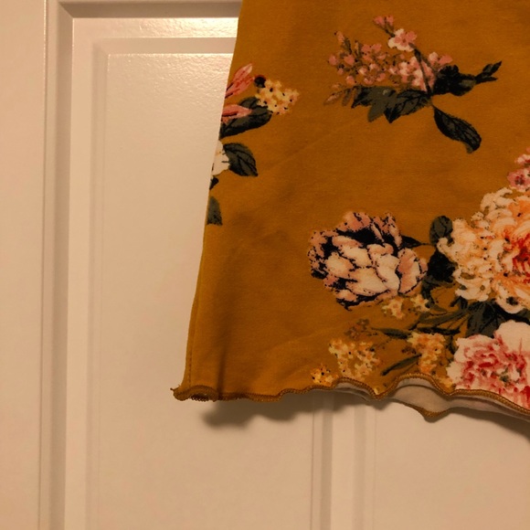 Mustard Floral Crop Top 🌼 - Picture 4 of 6
